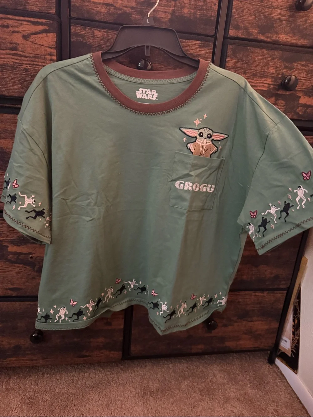 Disney Star Wars Mandalorian and Grogu Women’s Cropped Shirt Plus Size XXL NWT - Picture 1 of 7